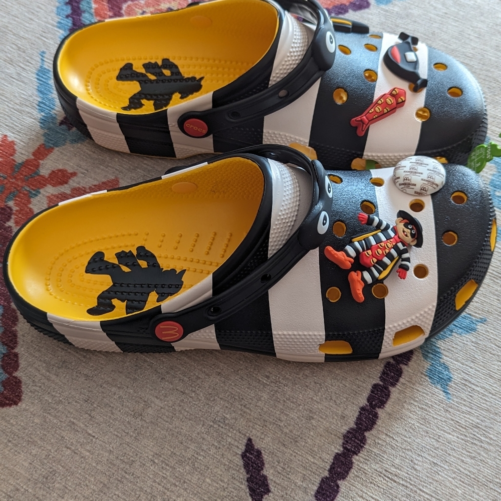 Crocs x McDonald's Hamburglar Men's size 12 NIP - Picture 3 of 7